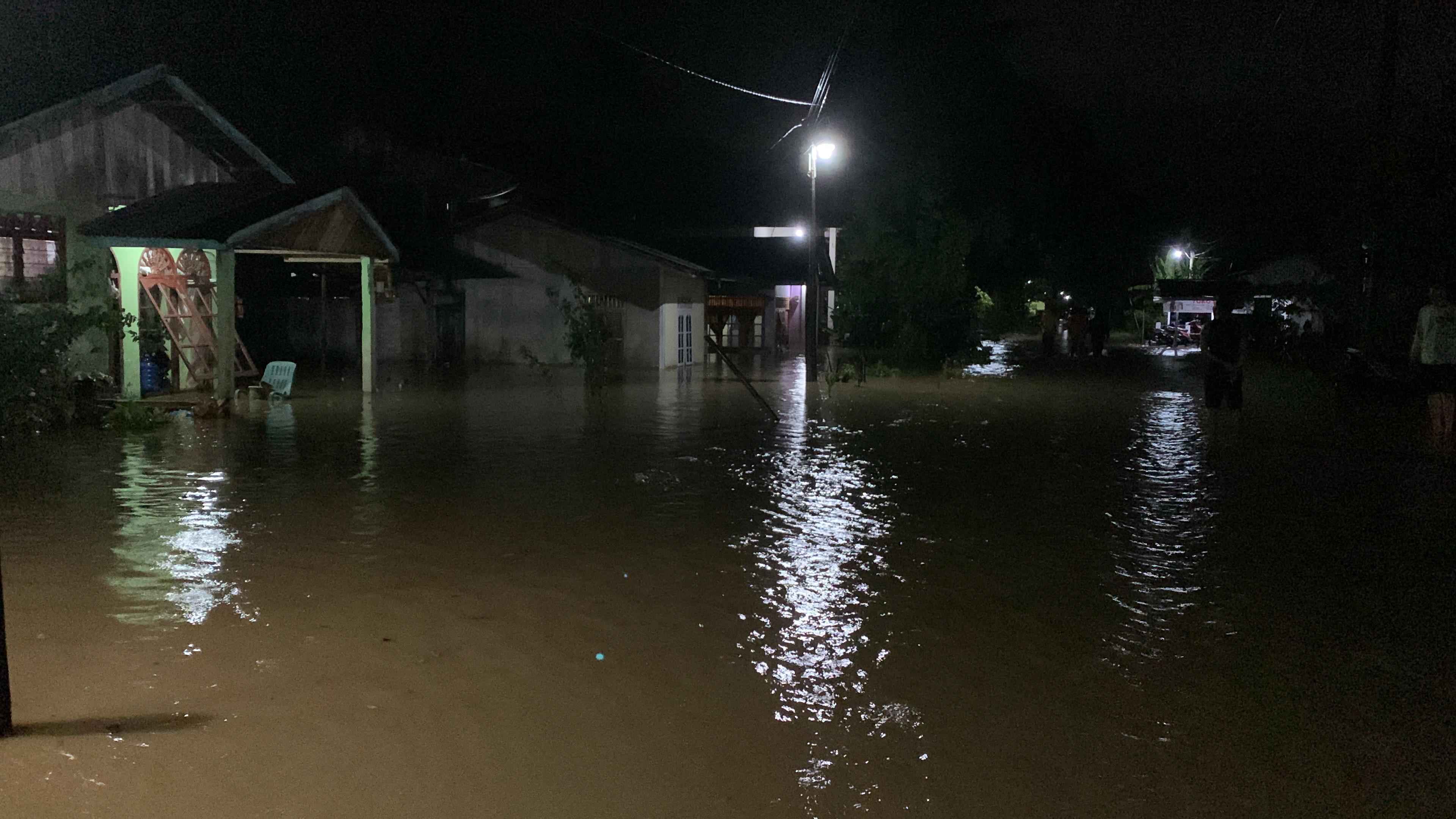 Hujan Deras Menyebabkan Gampong Kuta Bahagia Dilanda Banjir